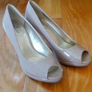 Bandolini nude peep toe pumps